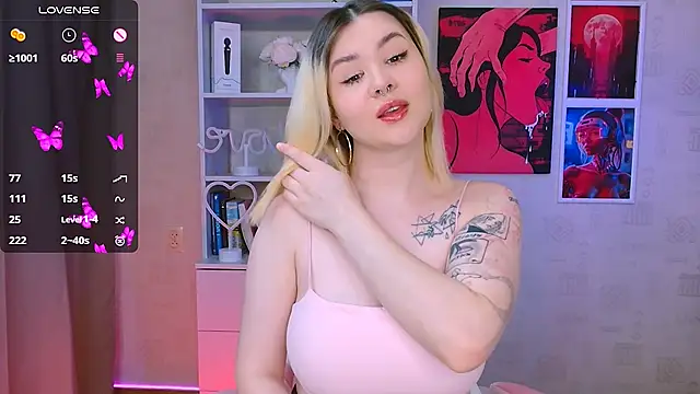 Snapshot of cutie_mili chatting on 01.21.25 cutie mili online show from 01.21.25