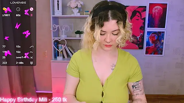 Snapshot of cutie_mili chatting on 01.25.25 cutie mili online show from 01.25.25