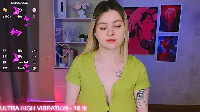 Snapshot of cutie_mili chatting on 02.04.25 cutie mili online show from 02.04.25