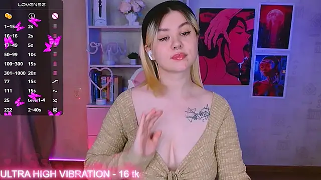 Snapshot of cutie_mili chatting on 02.04.25 cutie mili online show from 02.04.25