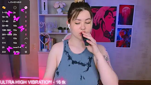 Snapshot of cutie_mili chatting on 02.05.25 cutie mili online show from 02.05.25