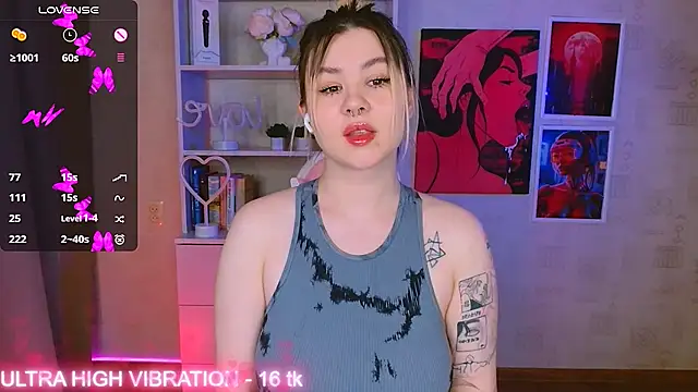Snapshot of cutie_mili chatting on 02.05.25 cutie mili online show from 02.05.25