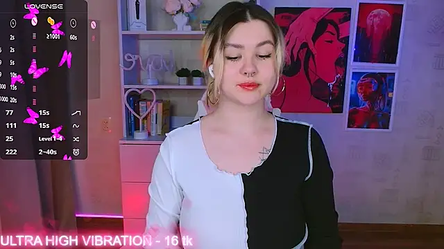 Snapshot of cutie_mili chatting on 02.16.25 cutie mili online show from 02.16.25