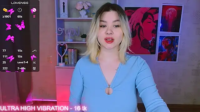 Snapshot of cutie_mili chatting on 02.19.25 cutie mili online show from 02.19.25