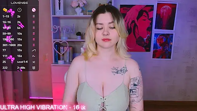 Snapshot of cutie_mili chatting on 02.25.25 cutie mili online show from 02.25.25