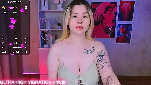 Snapshot of cutie_mili chatting on 02.25.25 cutie mili online show from 02.25.25