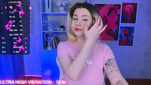 Snapshot of cutie_mili chatting on 03.11.25 cutie mili online show from 03.11.25