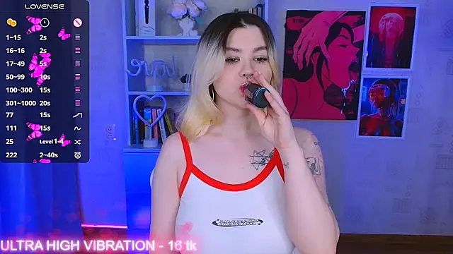 Snapshot of cutie_mili chatting on 03.13.25 cutie mili online show from 03.13.25
