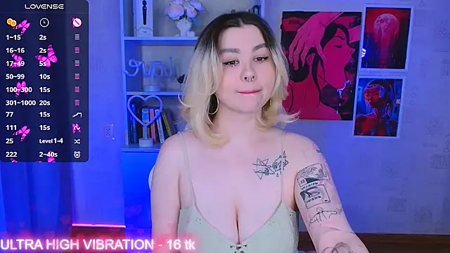 Snapshot of cutie_mili chatting on 03.17.25 cutie mili online show from 03.17.25