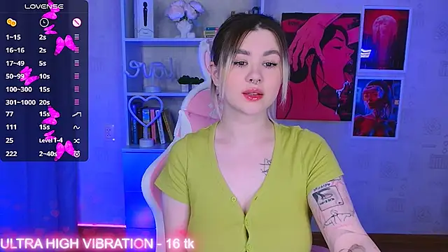 Snapshot of cutie_mili chatting on 03.18.25 cutie mili online show from 03.18.25