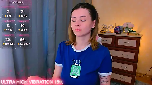 Snapshot of cutie_mili chatting on 09.18.25 cutie mili online show from 09.18.25