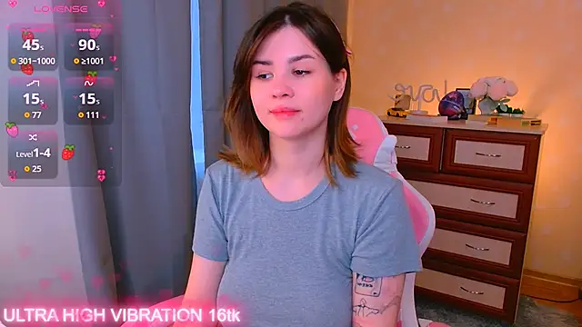 Snapshot of cutie_mili chatting on 09.25.25 cutie mili online show from 09.25.25