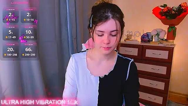 Snapshot of cutie_mili chatting on 09.30.25 cutie mili online show from 09.30.25