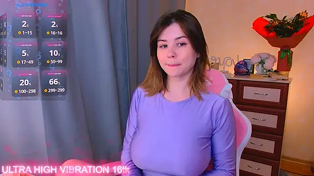 Snapshot of cutie_mili chatting on 10.03.25 cutie mili online show from 10.03.25