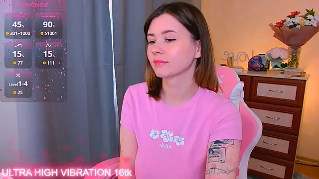 Snapshot of cutie_mili chatting on 10.12.25 cutie mili online show from 10.12.25