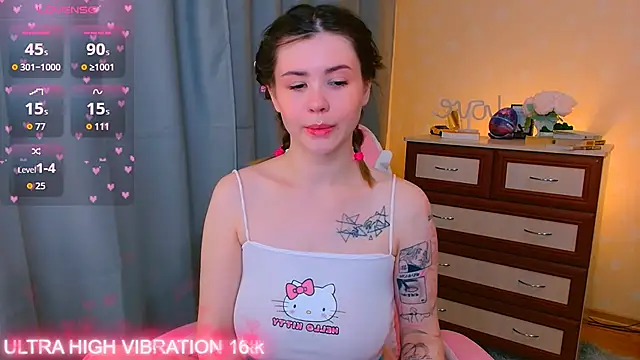 Snapshot of cutie_mili chatting on 10.16.25 cutie mili online show from 10.16.25