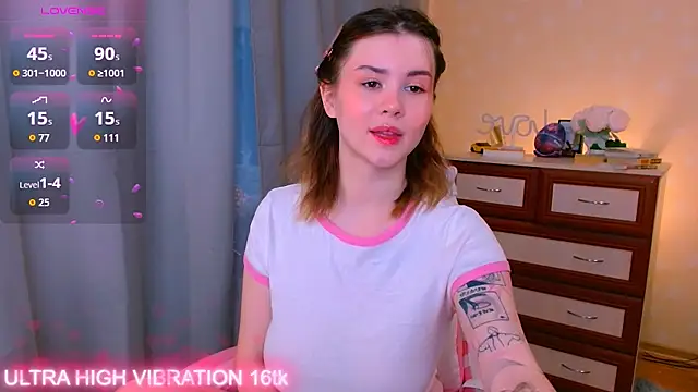 Snapshot of cutie_mili chatting on 10.18.25 cutie mili online show from 10.18.25