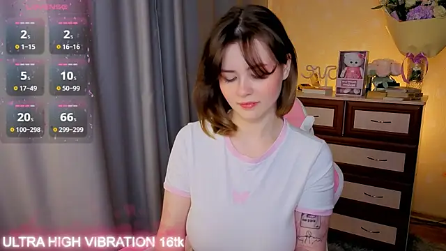 Snapshot of cutie_mili chatting on 10.22.25 cutie mili online show from 10.22.25