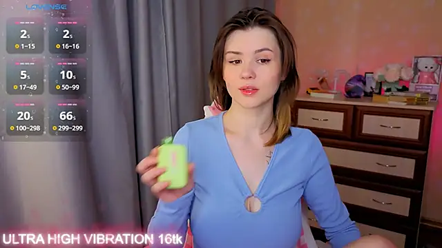 Snapshot of cutie_mili chatting on 11.01.25 cutie mili online show from 11.01.25