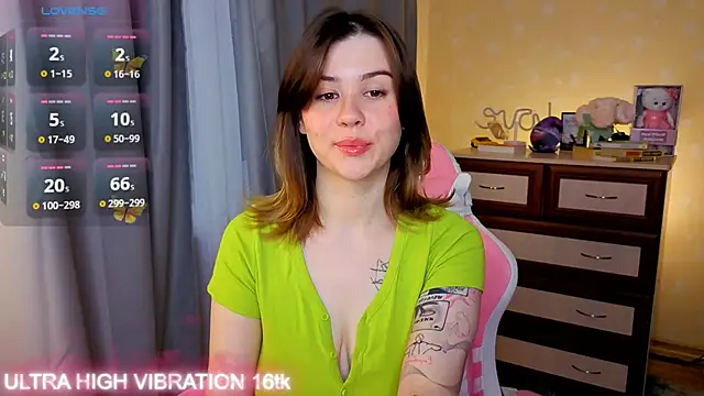 Snapshot of cutie_mili chatting on 11.07.25 cutie mili online show from 11.07.25