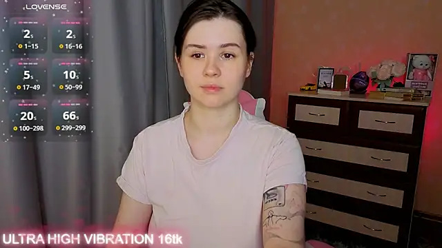 Snapshot of cutie_mili chatting on 11.27.25 cutie mili online show from 11.27.25