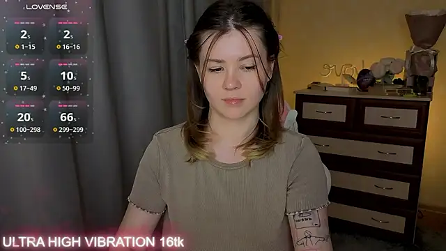 Snapshot of cutie_mili chatting on 03.10.26 cutie mili online show from 03.10.26