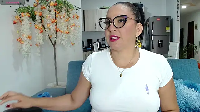 dakota johnson10 online show from 10.05.25