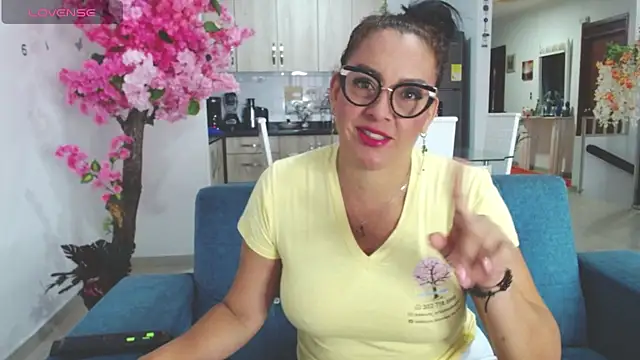 dakota johnson10 online show from 10.26.25