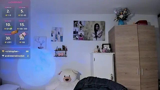 Snapshot of VeronikaOlsen chatting on 10.18.25 VeronikaOlsen online show from 10.18.25