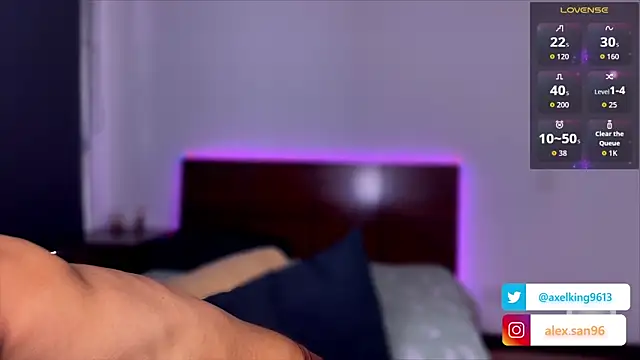 Snapshot of AxelKing1326 chatting on 10.13.25 AxelKing1326 online show from 10.13.25