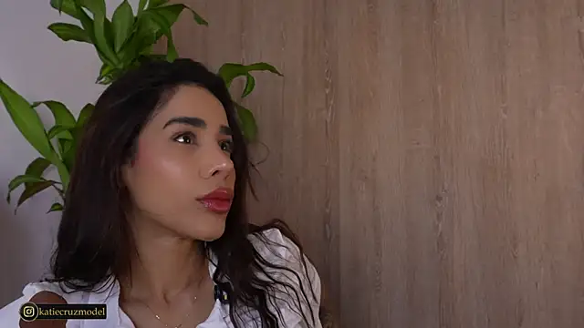 Snapshot of katie_cruz chatting on 09.10.25 katie cruz online show from 09.10.25