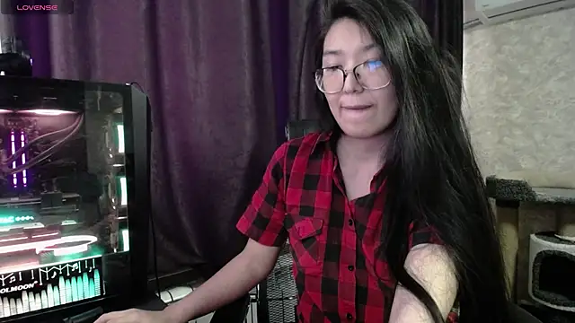 Snapshot of Brightssmiles chatting on 02.24.25 Brightssmiles online show from 02.24.25
