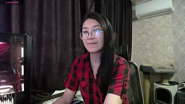 Snapshot of Brightssmiles chatting on 02.28.25 Brightssmiles online show from 02.28.25