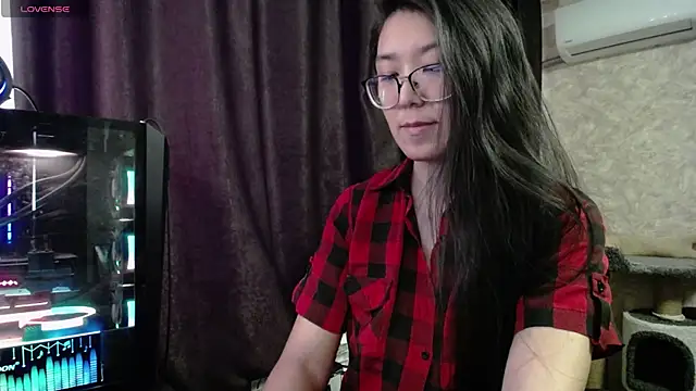 Snapshot of Brightssmiles chatting on 02.28.25 Brightssmiles online show from 02.28.25