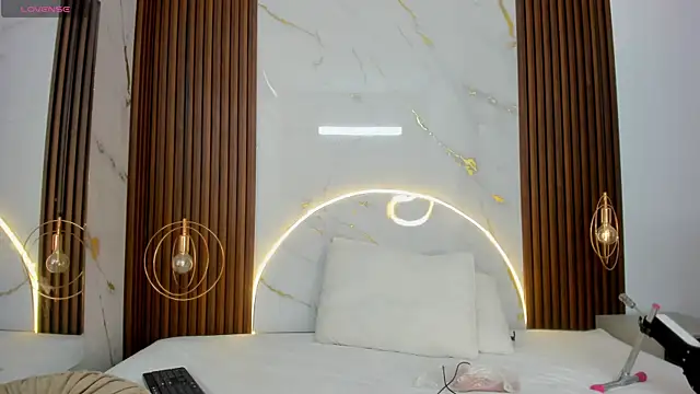 danisaenz  online show from 12.03.24