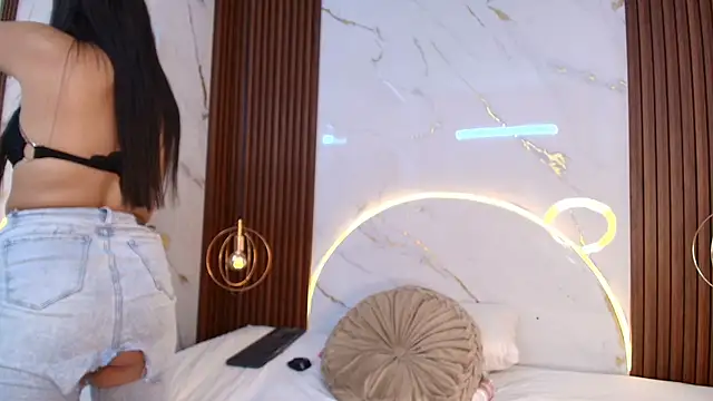 danisaenz  online show from 01.31.25