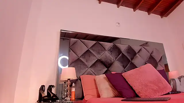 sofhiaa adaams online show from 01.07.25