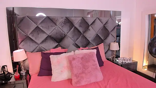 sofhiaa adaams online show from 01.10.25