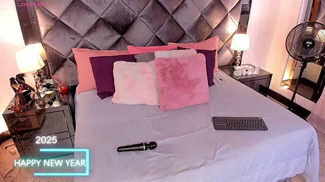 sofhiaa adaams online show from 01.17.25