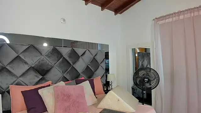 sofhiaa adaams online show from 02.13.25