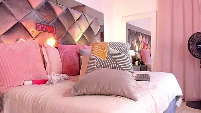 sofhiaa adaams online show from 03.22.25