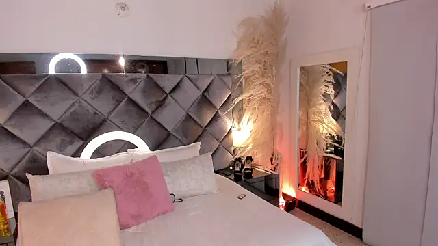 sofhiaa adaams online show from 11.07.25