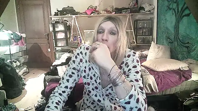 Ombeline1 online show from 01.11.25