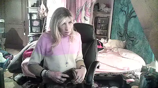 Ombeline1 online show from 01.25.25