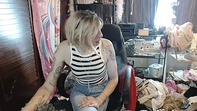 Ombeline1 online show from 10.31.25