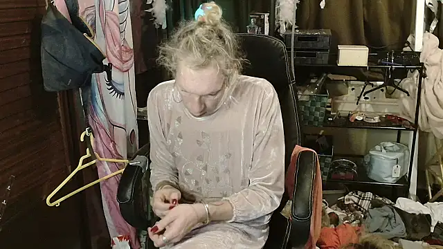 Ombeline1 online show from 11.20.25