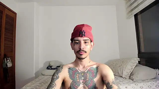 Snapshot of carti02 chatting on 12.29.24 carti02 online show from 12.29.24