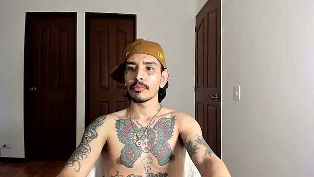 Snapshot of carti02 chatting on 12.31.24 carti02 online show from 12.31.24