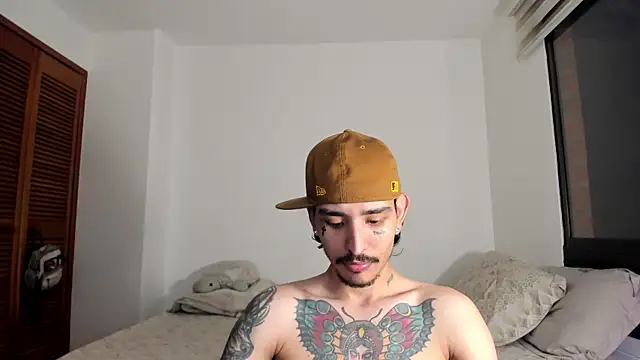 Snapshot of carti02 chatting on 01.07.25 carti02 online show from 01.07.25