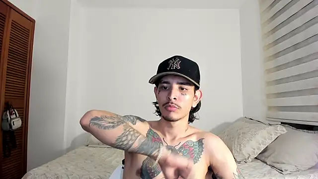 Snapshot of carti02 chatting on 01.27.25 carti02 online show from 01.27.25